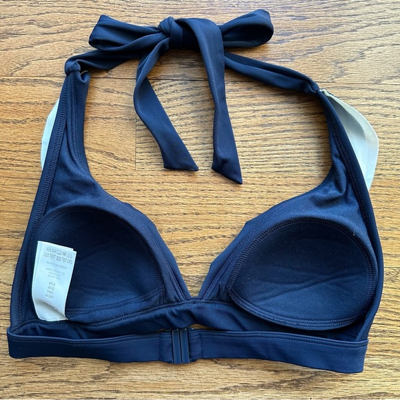 Boden Women’s Wireless bikini top blue And Ivory size 6 with ruffles And ruching - Picture 16 of 16